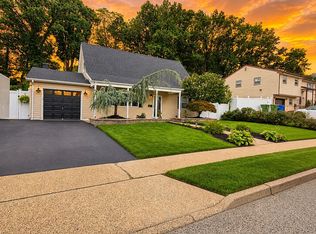 4 Jeffrey Ct, Parlin, NJ 08859