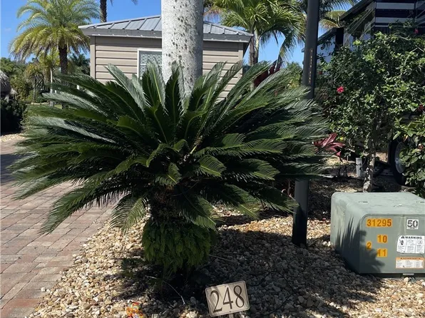 5230 Pineland Daisy Trl, Fort Myers, FL 33905