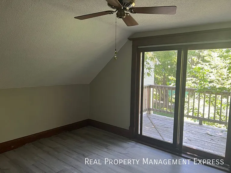 925 N Blauvelt Ave — Photo 17