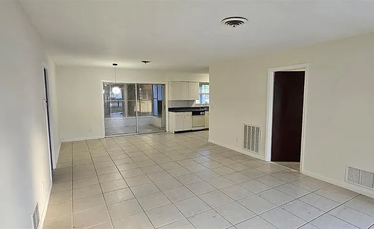 345 S Venice Blvd — Photo 20