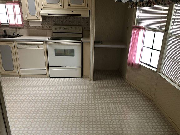 4th image of 15823 Sandy Point Dr #185