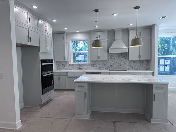 3rd image of 381 Baronswood Dr