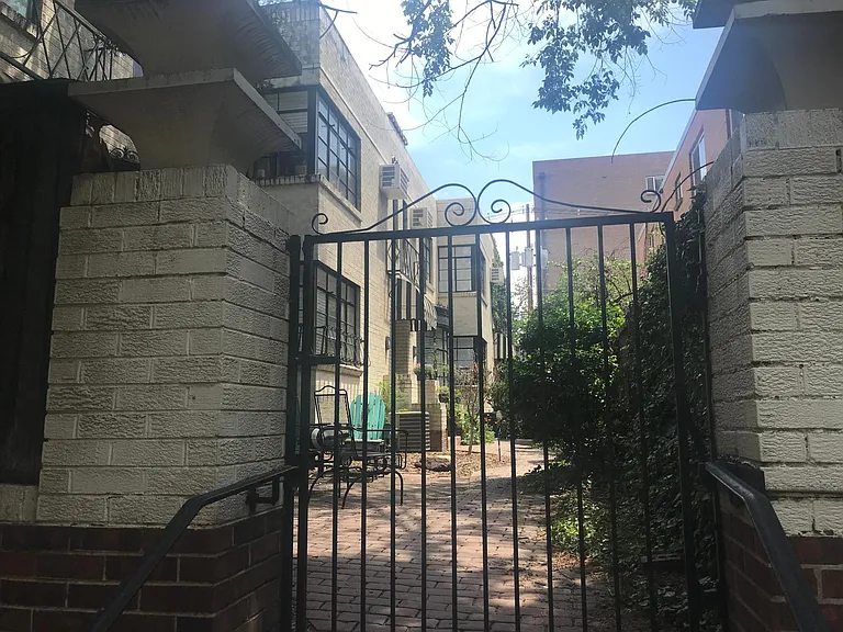 1050 N Logan St #D — Photo 15