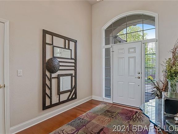 4th image of 10 Southshore Pl