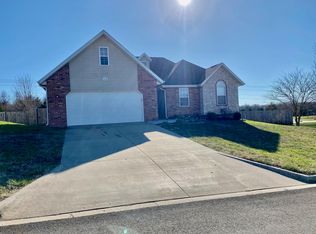 1118 W Great River Dr, Nixa, MO 65714