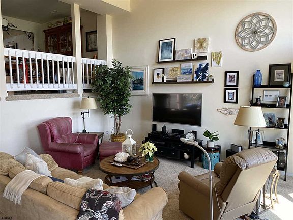 4th image of 7 Marlin Ct #7