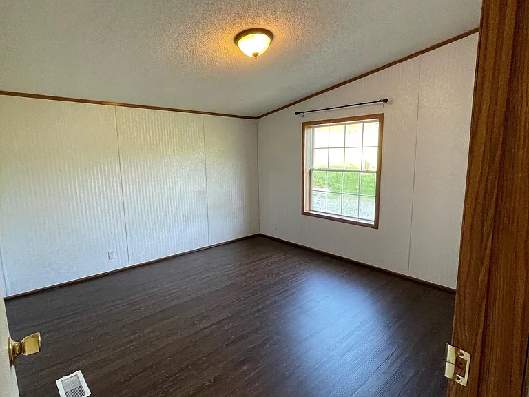 1670 E Broadway — Photo 11
