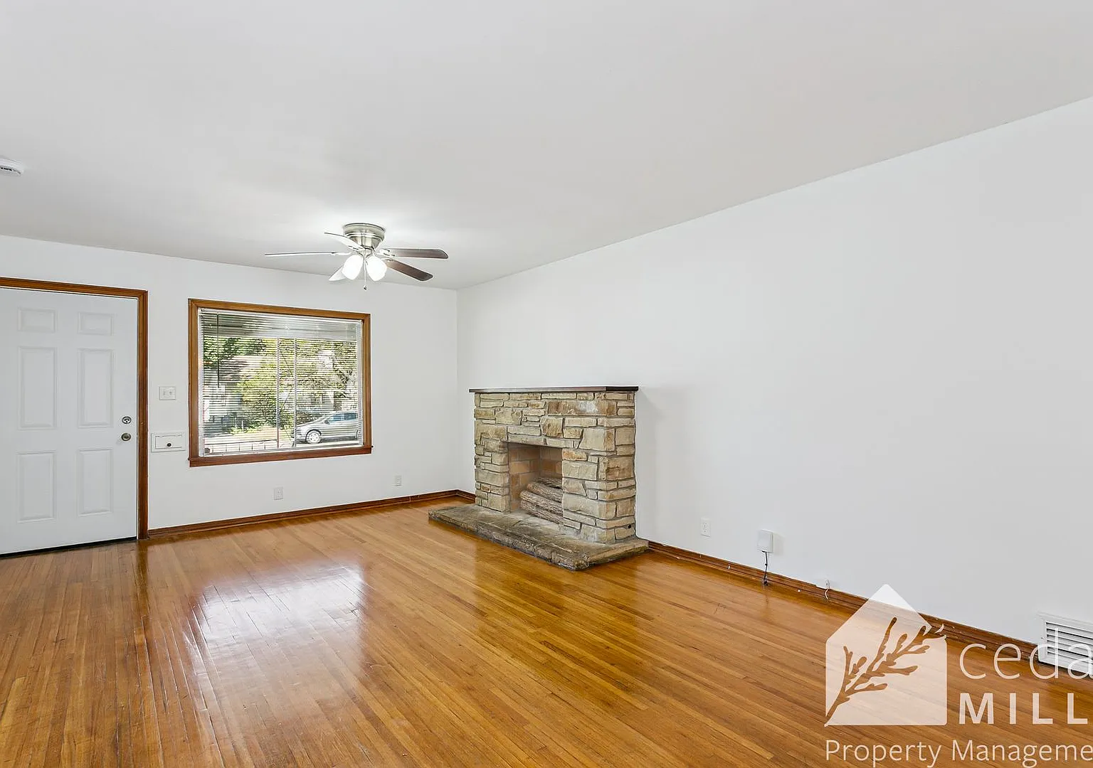 Huge Duplex in Riverside! — Photo 3