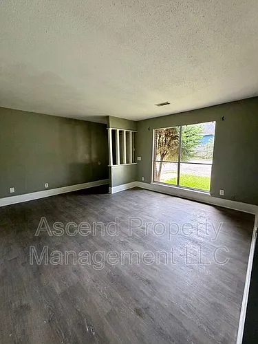 2410 Lyndon Ave #11 Photo 1