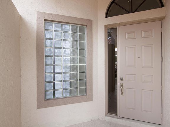 2nd image of 10133 Lexington Cir N