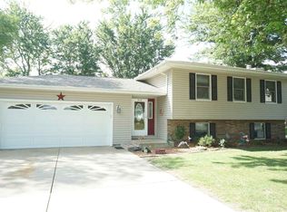 824 Cherry Dr, Geneseo, IL 61254