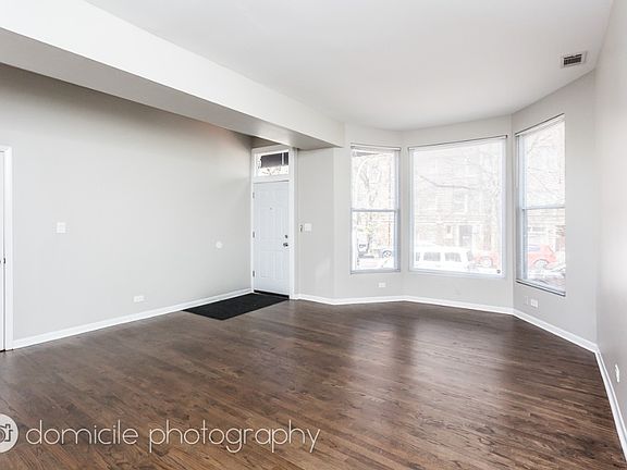 3rd image of 1057 W Cornelia Ave #1B