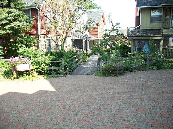 2nd image of 8648 S Market Pl #6