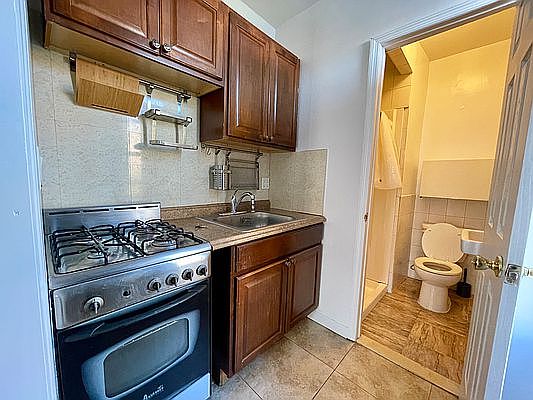 3rd image of 174 Delancey St APT 8F