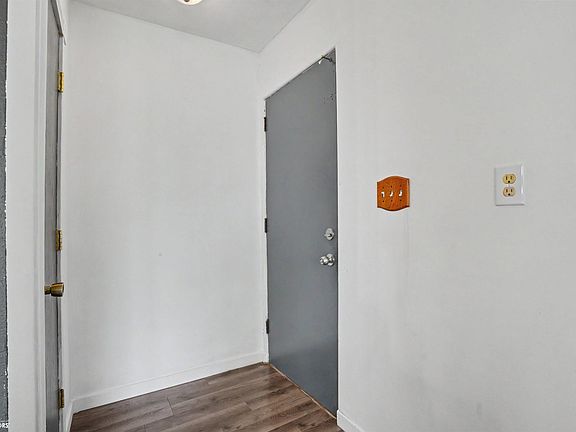 5th image of 808 E Madison St