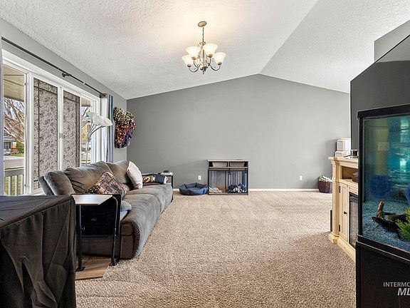 4th image of 1026 W Edwards Ave
