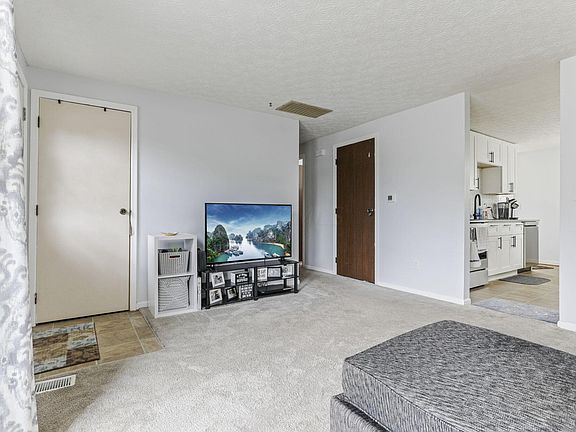 5th image of 448 Saint Thomas Dr