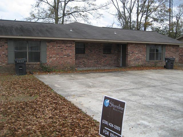 1st image of 1115B Hickory Dr