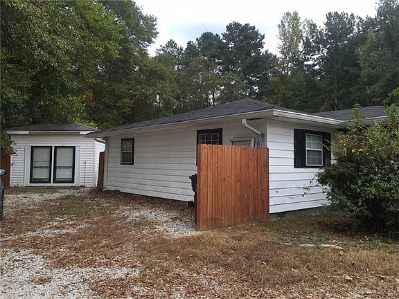 4th image of 656 Pine Grove Ave