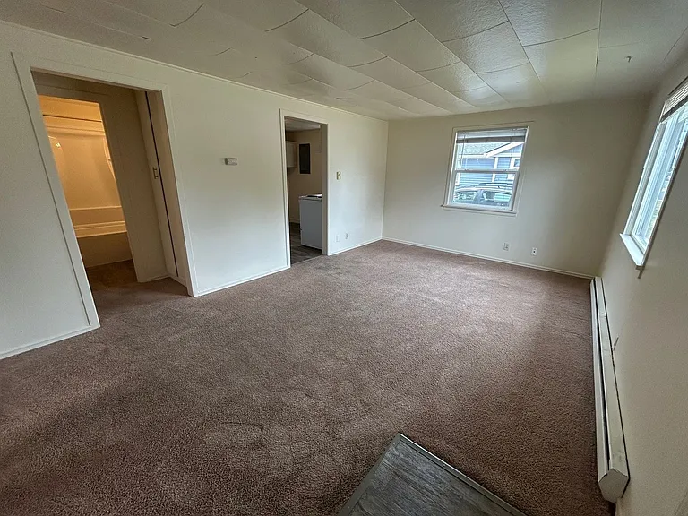 939 Alder Ave — Photo 3