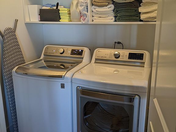 5th image of 5748 N Hermitage Ave #401