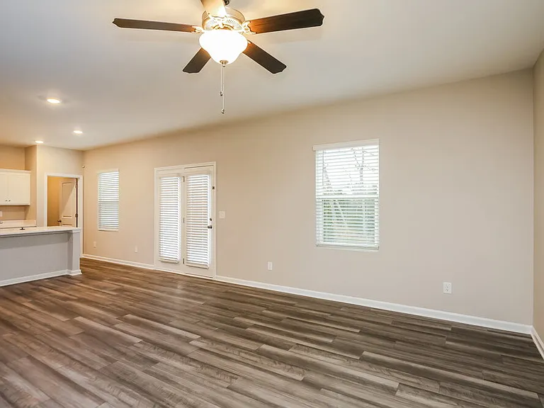 247 Pond Ct — Photo 7