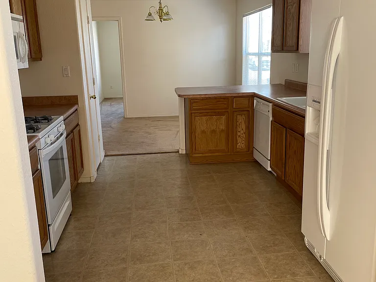 1905 San Pedro Rd NE — Photo 3