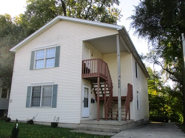 928 W Grove St APT 2, Bloomington, IL 61701
