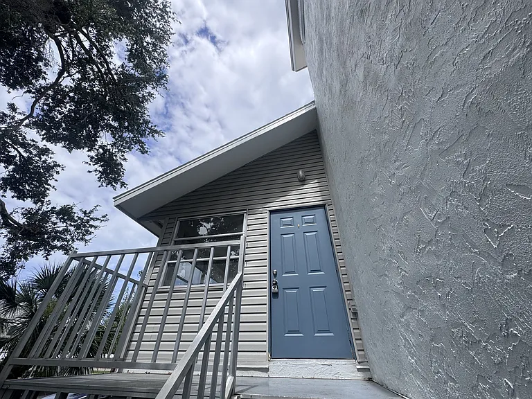 306 Parkside Dr — Photo 2