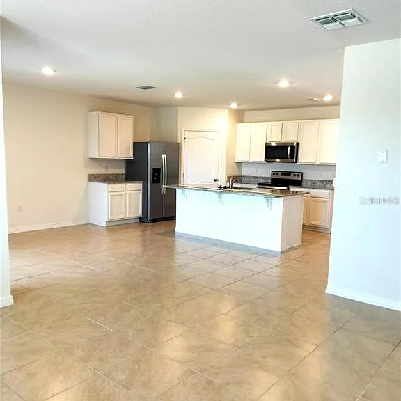 405 Noble Ave — Photo 4