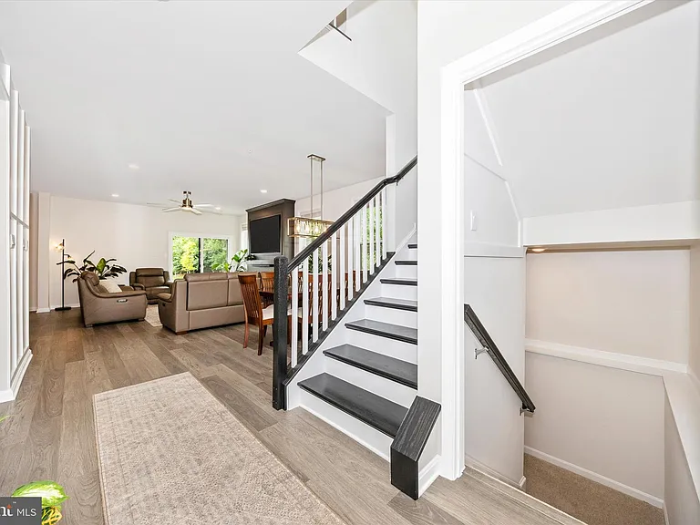 700 Bond St — Photo 4