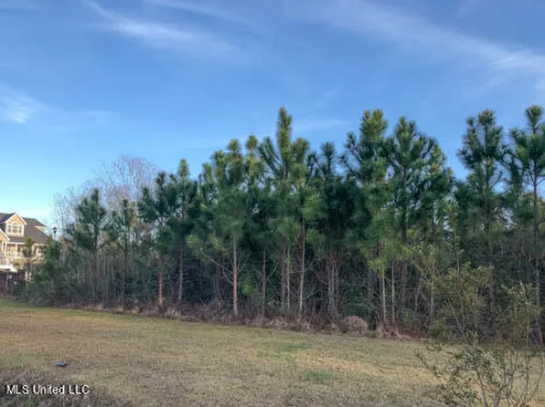 6501 Seawinds Blvd #1, Biloxi, MS 39532