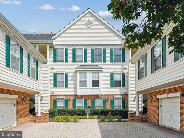 25280 Lake Shore Sq Unit 303, South Riding, VA 20152