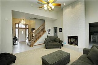 5th image of 100 Kingsbury Ct