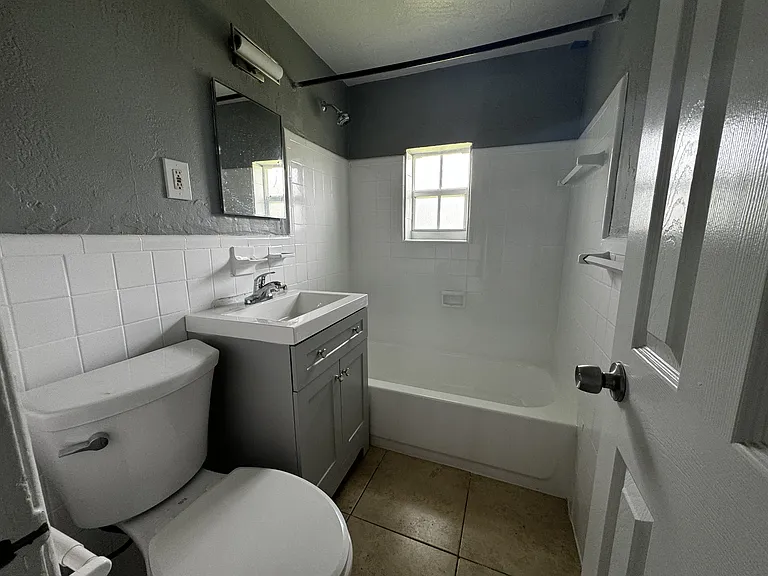 4017 SW 24th St #3 — Photo 10