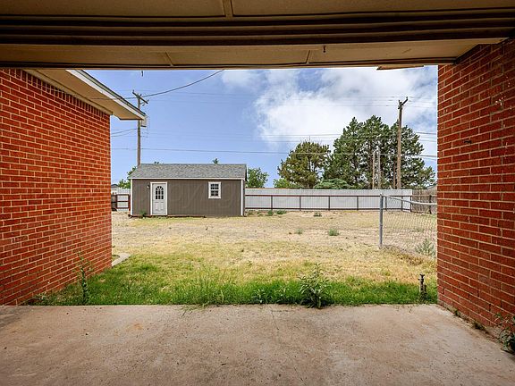 5th image of 615 W Avenue J