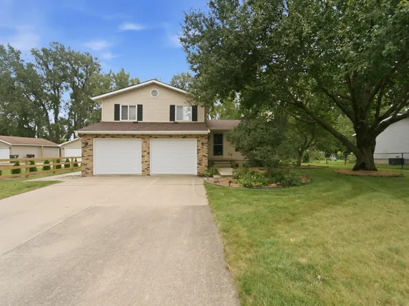 1520 Danish Dr, Cedar Falls, IA 50613
