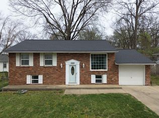 1221 Owen Dr, Liberty, MO 64068