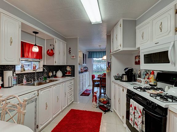 5th image of 182 Tanglewood Ave