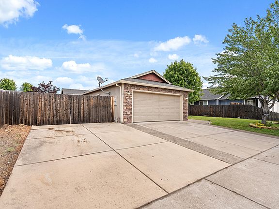 2nd image of 3929 Connor Dr