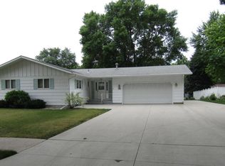 1520 22nd Ave S, Fargo, ND 58103