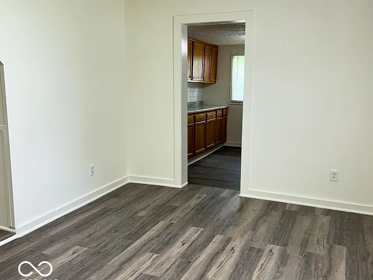 814 Powell St — Photo 6