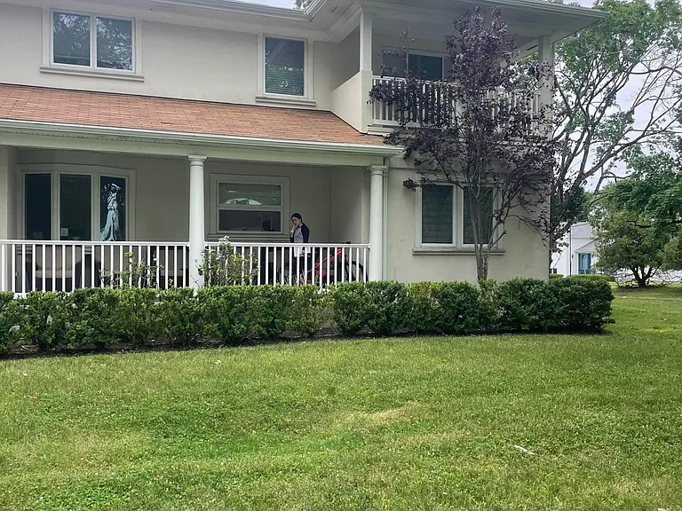 400 Grant Ave — Photo 2