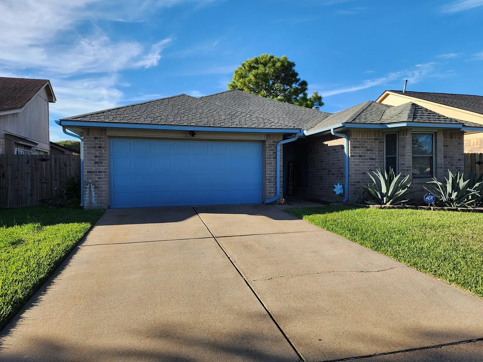 3 bed, 2.0 bath, 1330 sqft, $2,200 — Photo 1