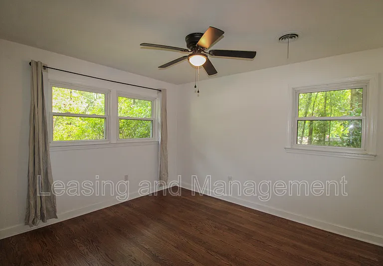 927 Holly Ct — Photo 15
