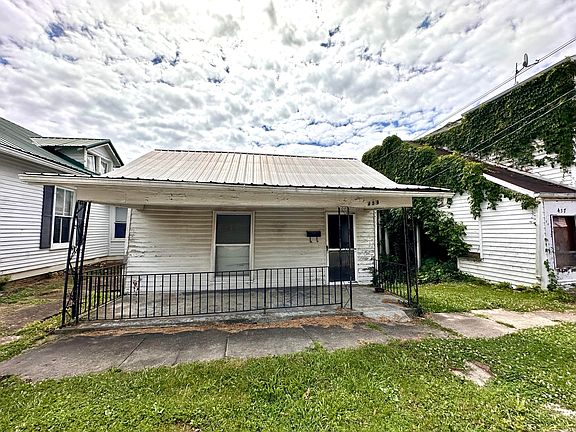 3rd image of 459 N Broadway St