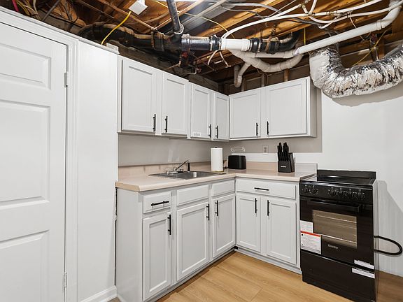 3rd image of 4035 Brookcrest Cir