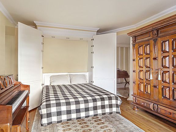 3rd image of 305 E 72nd St APT 7BS