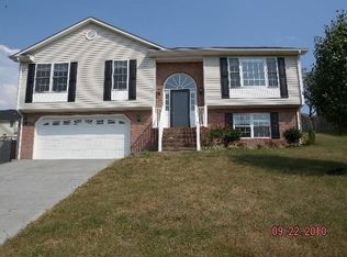 1720 Meadows Rd, Vinton, VA 24179