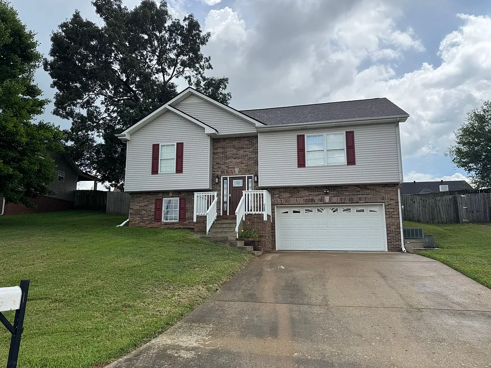 3122 Clydesdale Dr